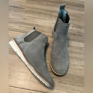 ED Ellen Degeneres suede tan Chelsea women’s ankle boots.size 7.5